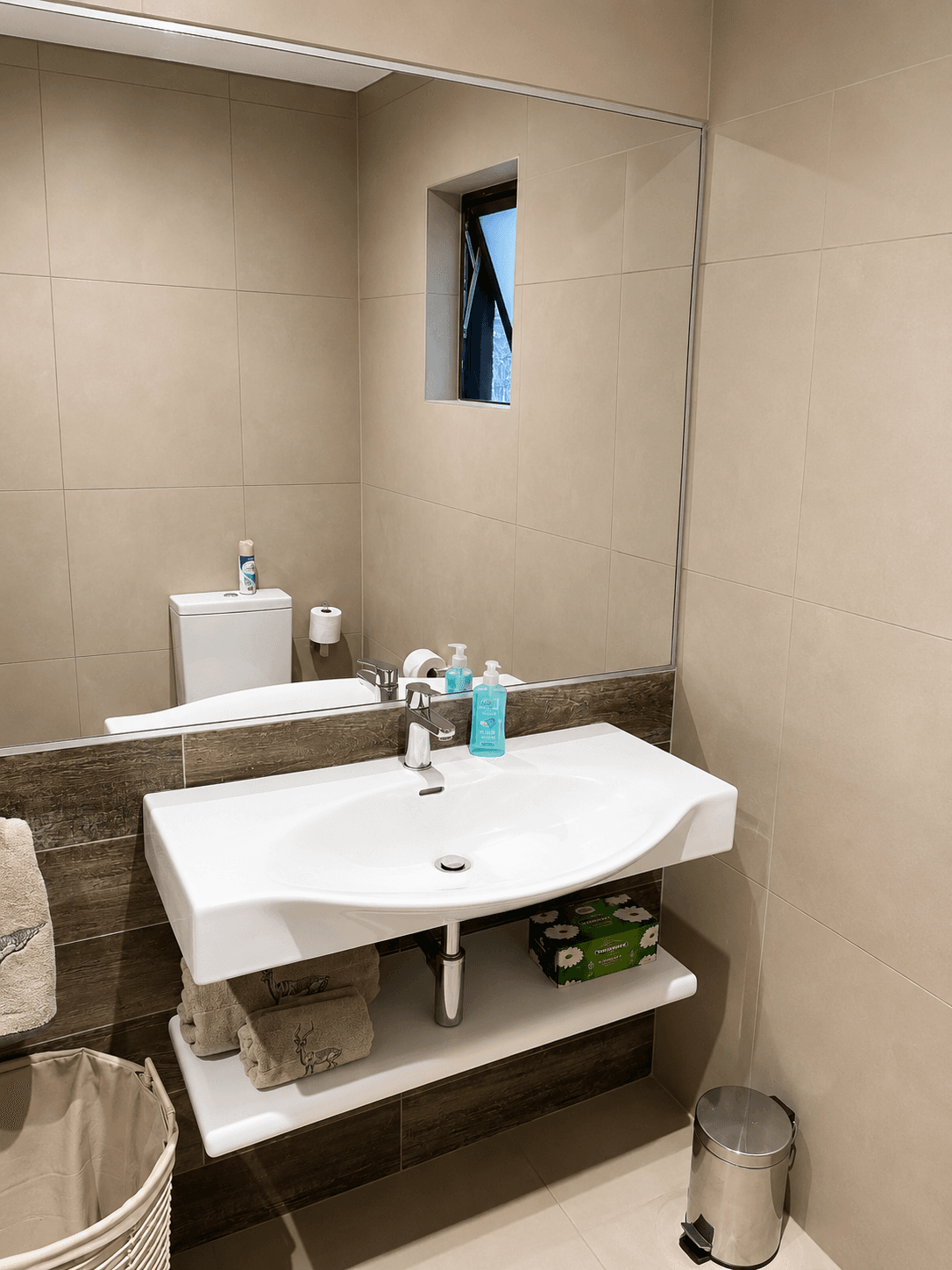 En-suite bathroom at the Bougasvlei Safaris lodge