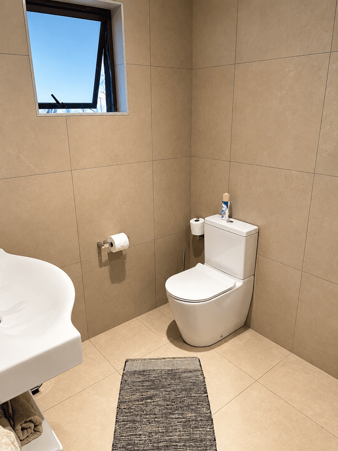 Premium bathroom finishes in the Bougasvlei Safaris accommodation